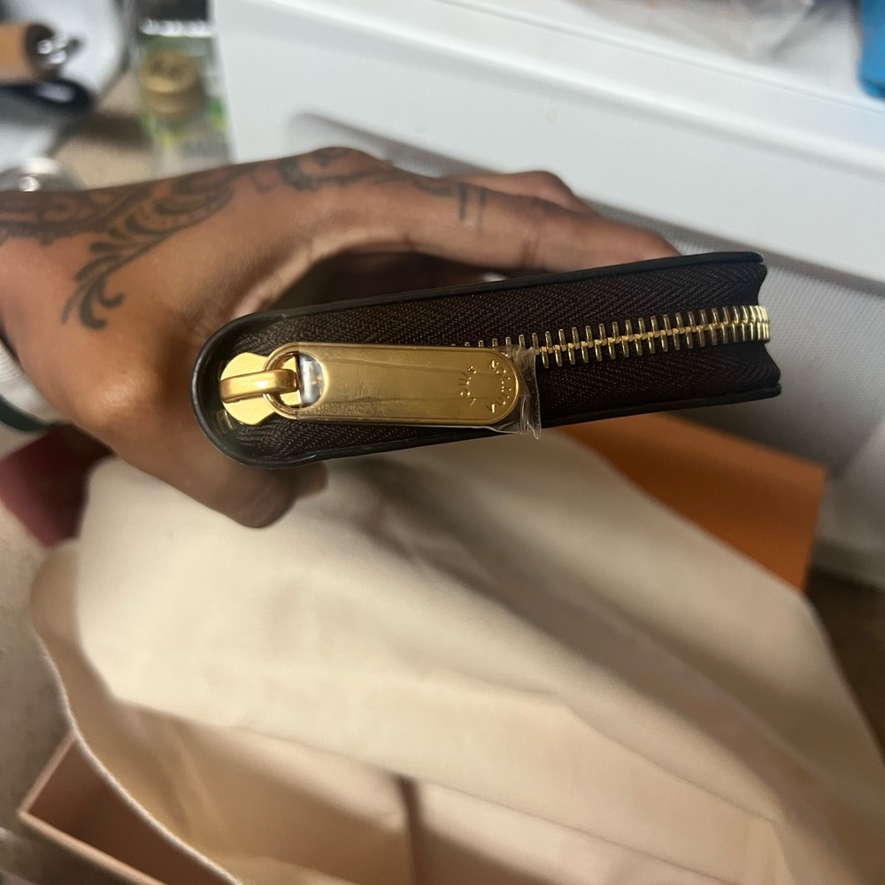 Giant monogram reverse zippy wallet - Picture 4 of 4